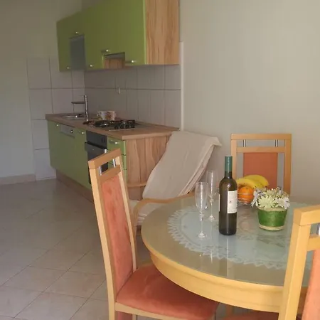 Two Bedroom Near And Center Apartament