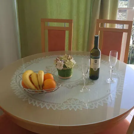 Two Bedroom Near And Center Apartament *