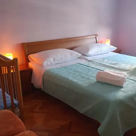 Two Bedroom Near And Center Apartament *
